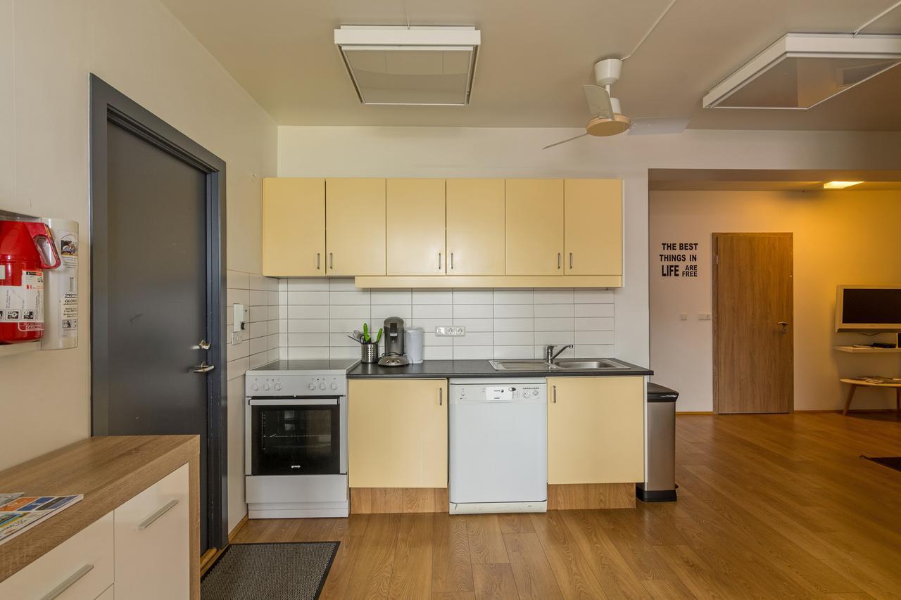 Town Square Guesthouse Акурейри Экстерьер фото
