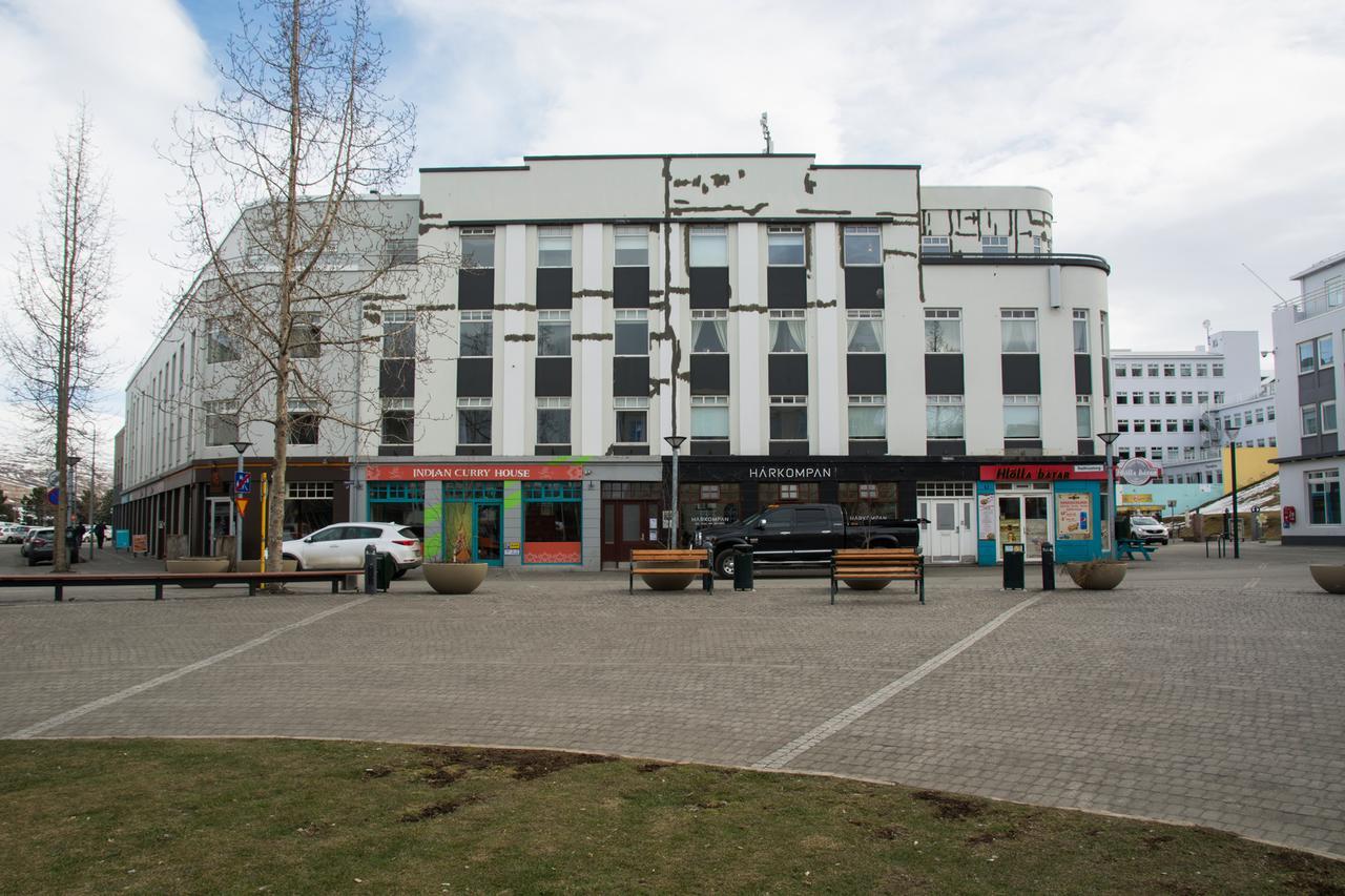 Town Square Guesthouse Акурейри Экстерьер фото