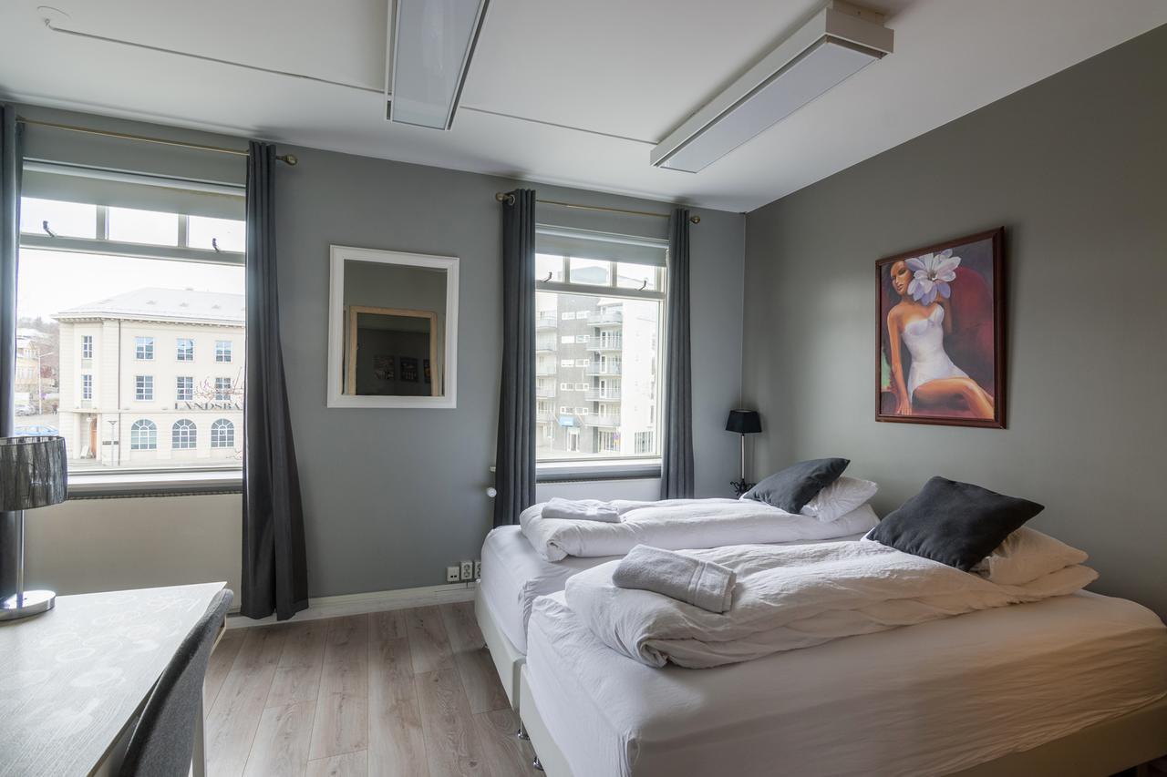 Town Square Guesthouse Акурейри Экстерьер фото