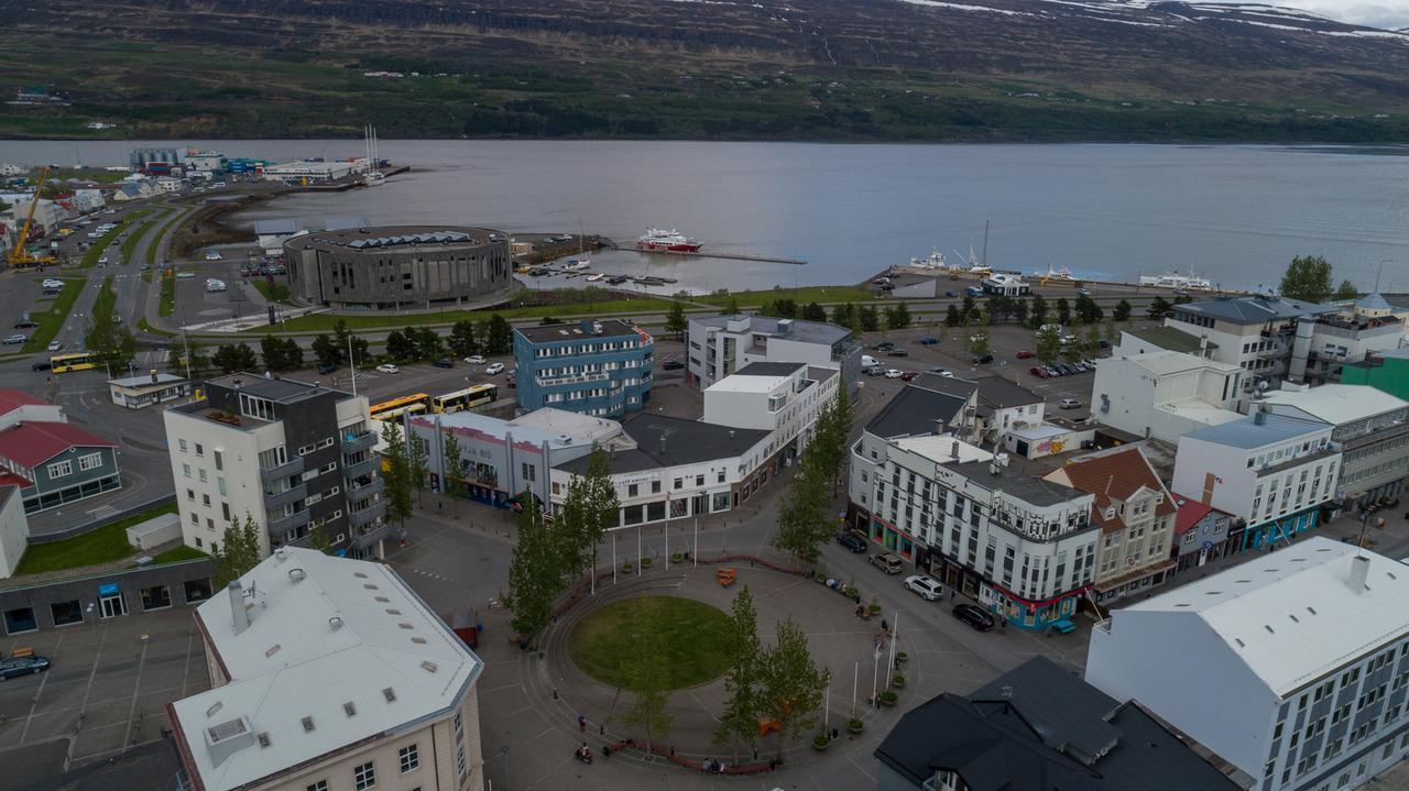 Town Square Guesthouse Акурейри Экстерьер фото